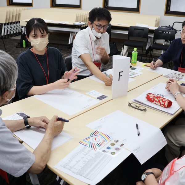 日ごろの仕事を振り返りながら悩みや取組を共有